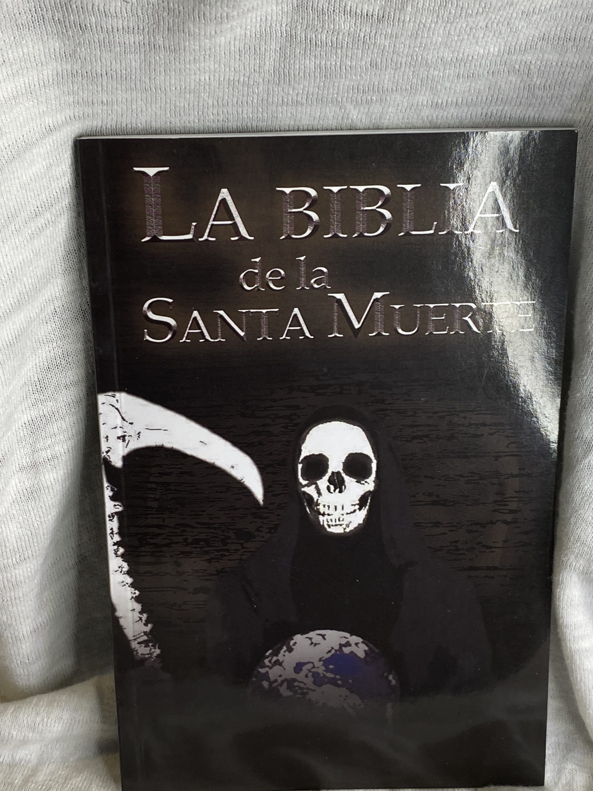 Libro biblia de la santa Muerte
